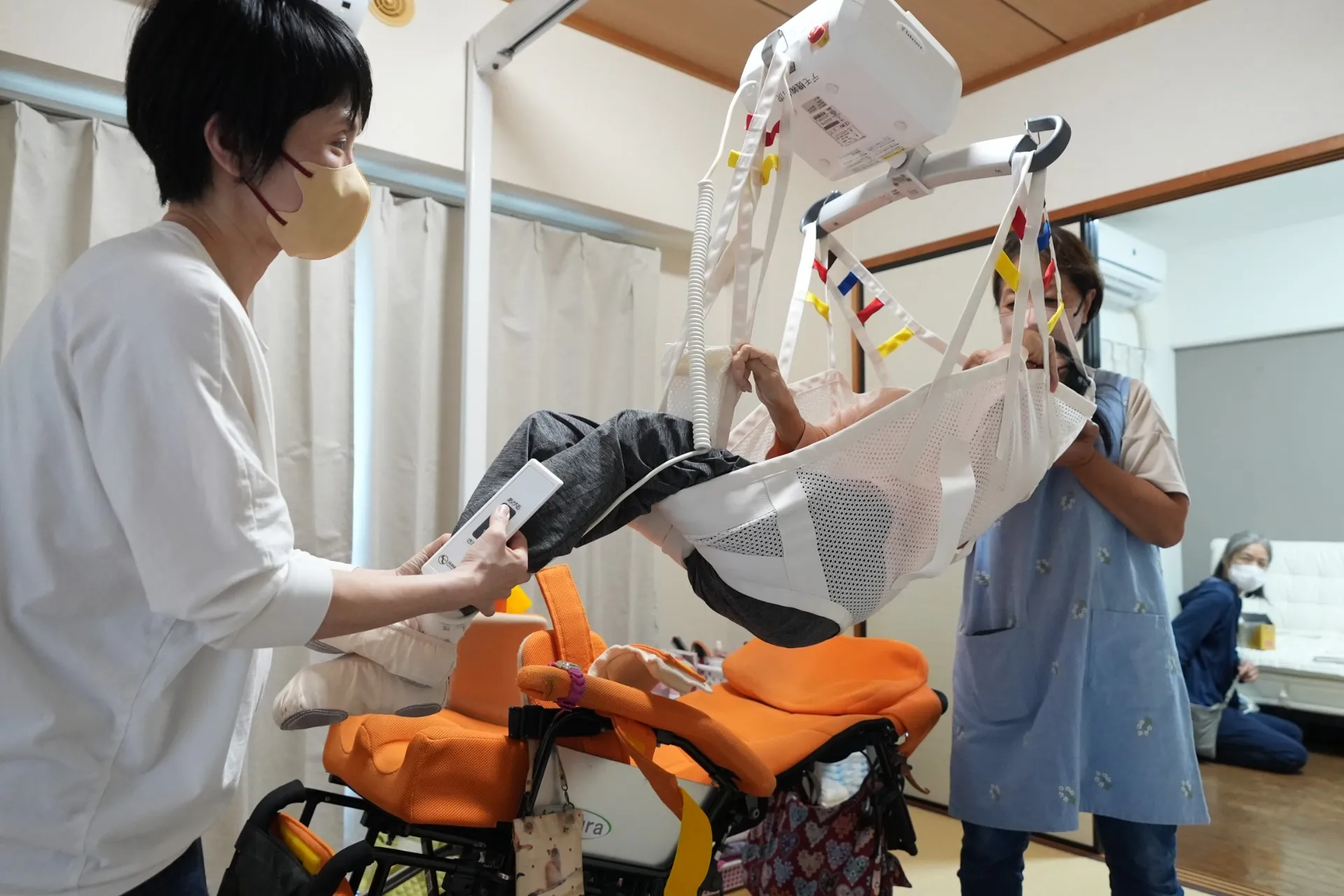 介護職員 (四肢・脳性麻痺など) / 夜勤 / 正社員