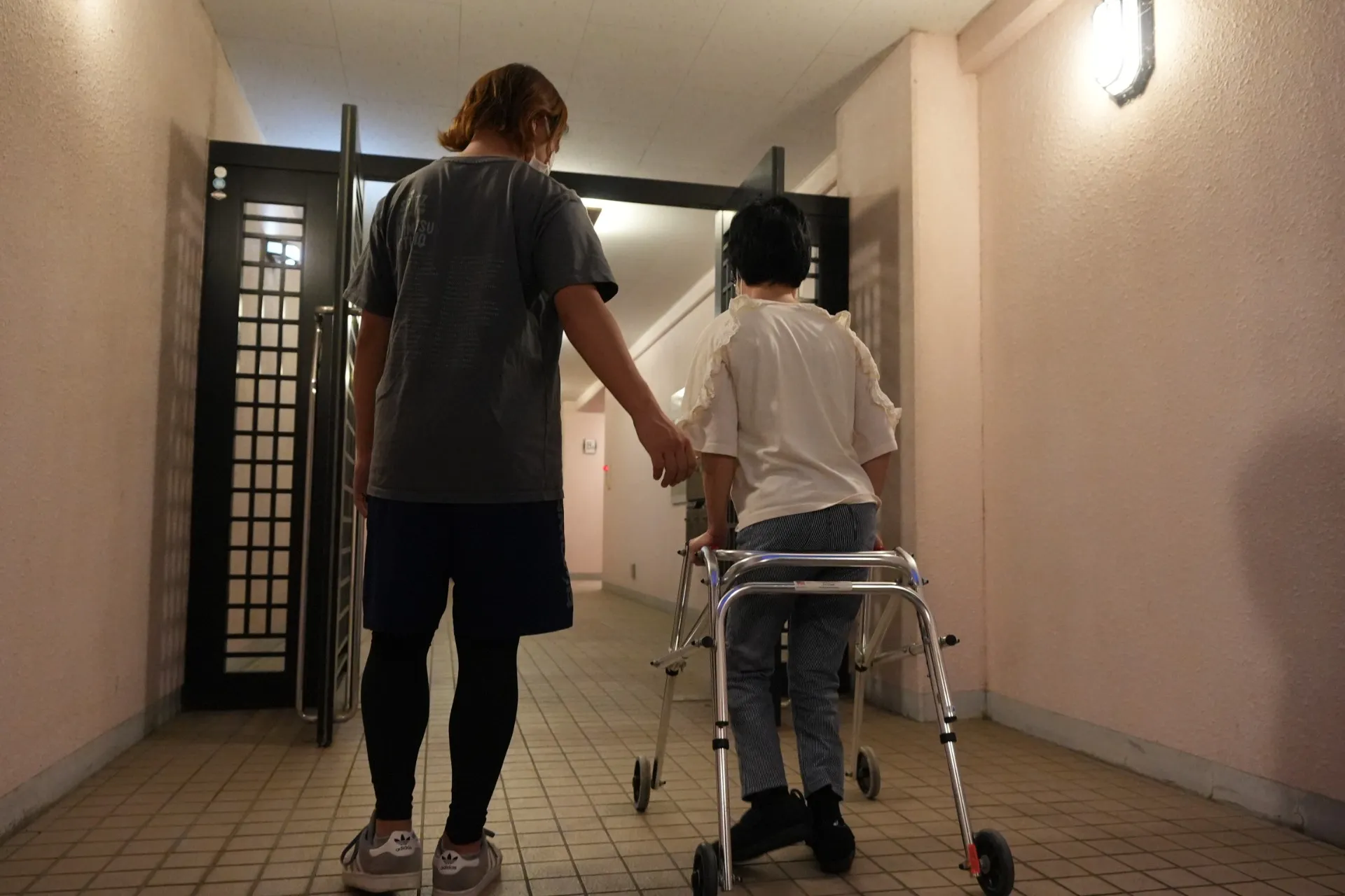 介護職員 (四肢・脳性麻痺など) / 夜勤 / 業務委託